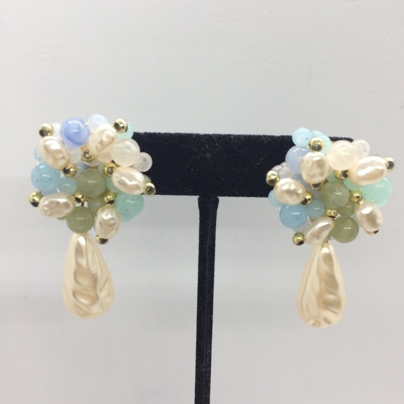 3/$30 VINTAGE 60S FAUX PEARL CLUSTER GREEN BLUE BUTTON DANGLE EARRINGS MCM - Picture 1 of 12